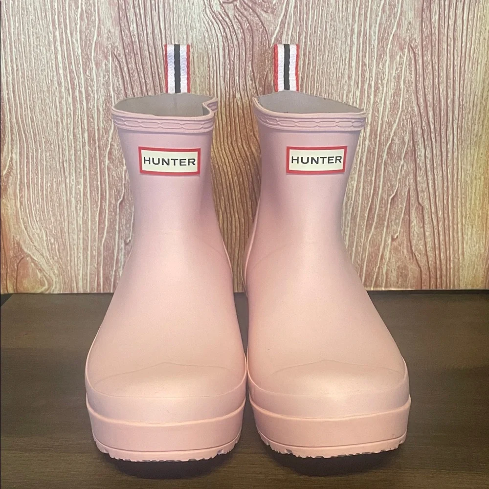 New Hunter Women’s Play Short Azalea Pink Rain Boots - Picture 2 of 8
